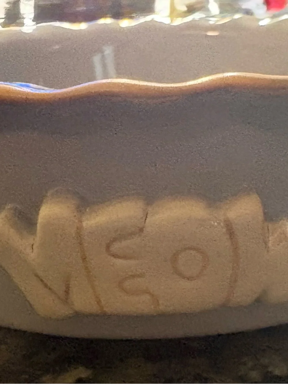 Vintage-Style Ceramic MEOW Pet Bowl with Scalloped Ruffled Trim